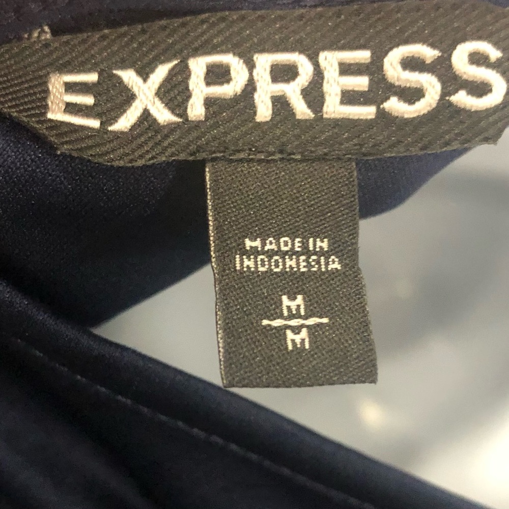 ❌SOLD❌❤️🔥Express❤️🔥Gorgeous Double V-Neck Blouse❤️🔥Measurements in P - Picture 6 of 14